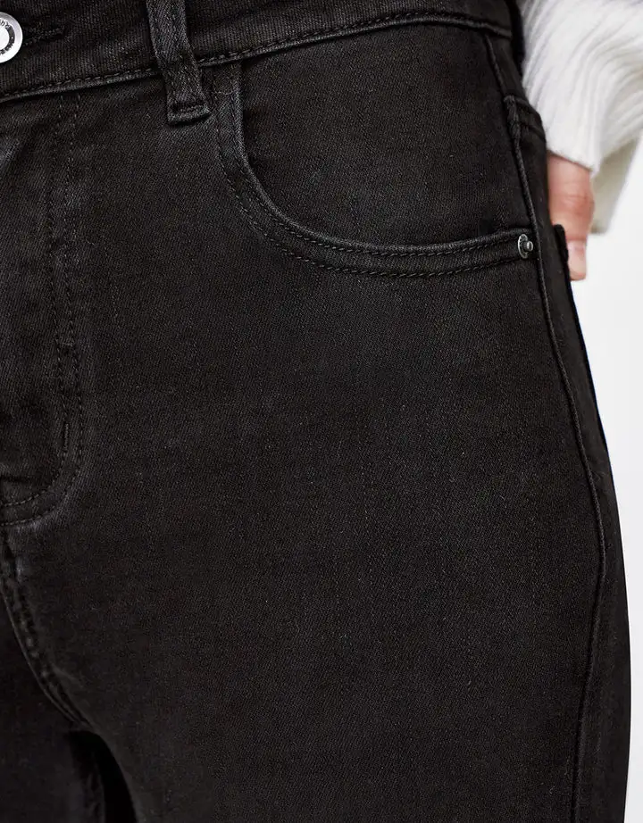 Women′s Enzyme Wash Simple Skinny Jeans Black Slight Stretch Quality Denim Leggings